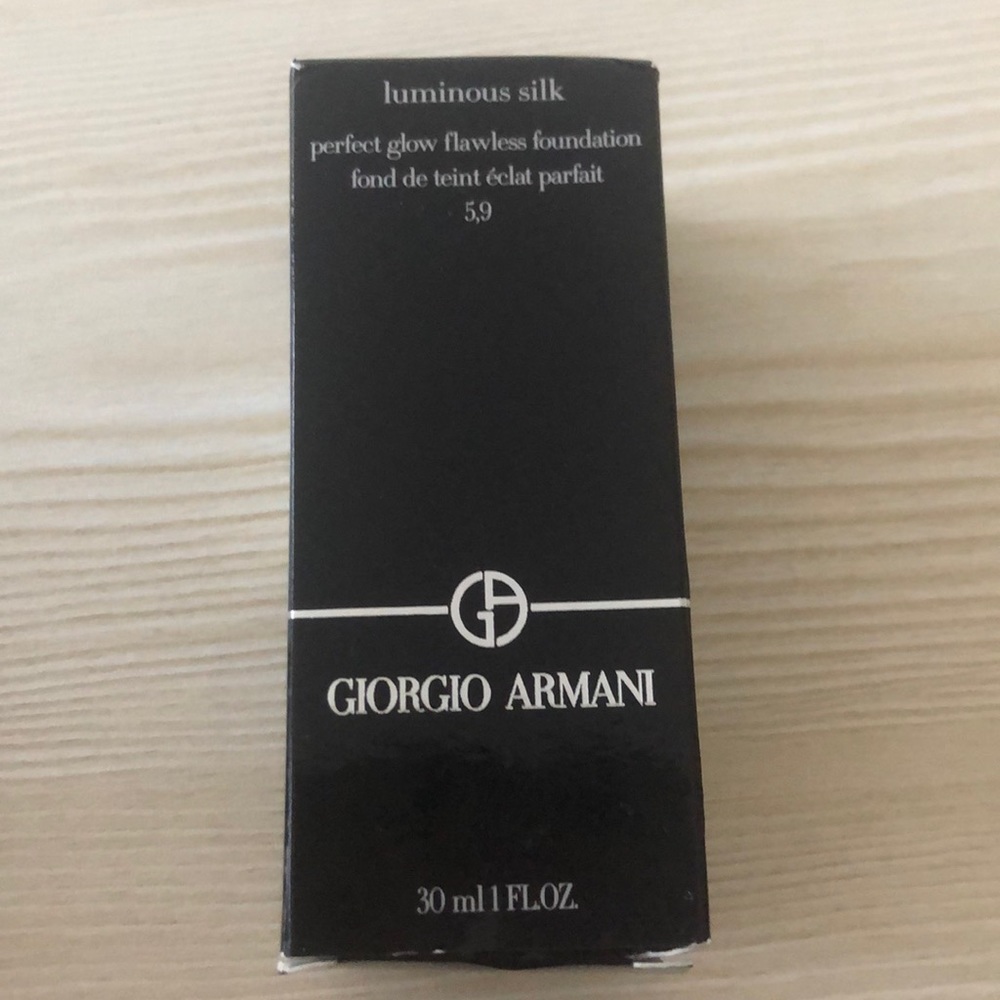 Giorgio Armani luminous silk flawless foundation